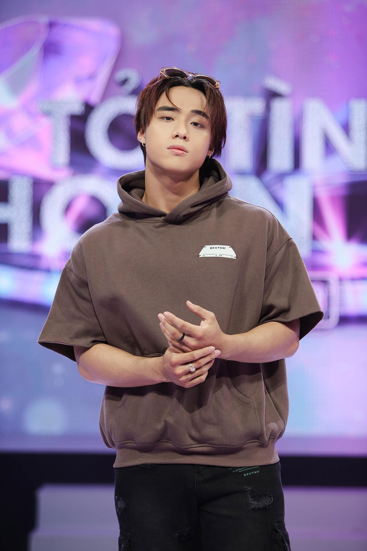 Dù trêu đùa Nguyên Trực, nhưng Hải Đăng Doo mới chính là chàng trai mà Hiền Mai muốn thổ lộ tình cảm. Ảnh: Perfect Universe.