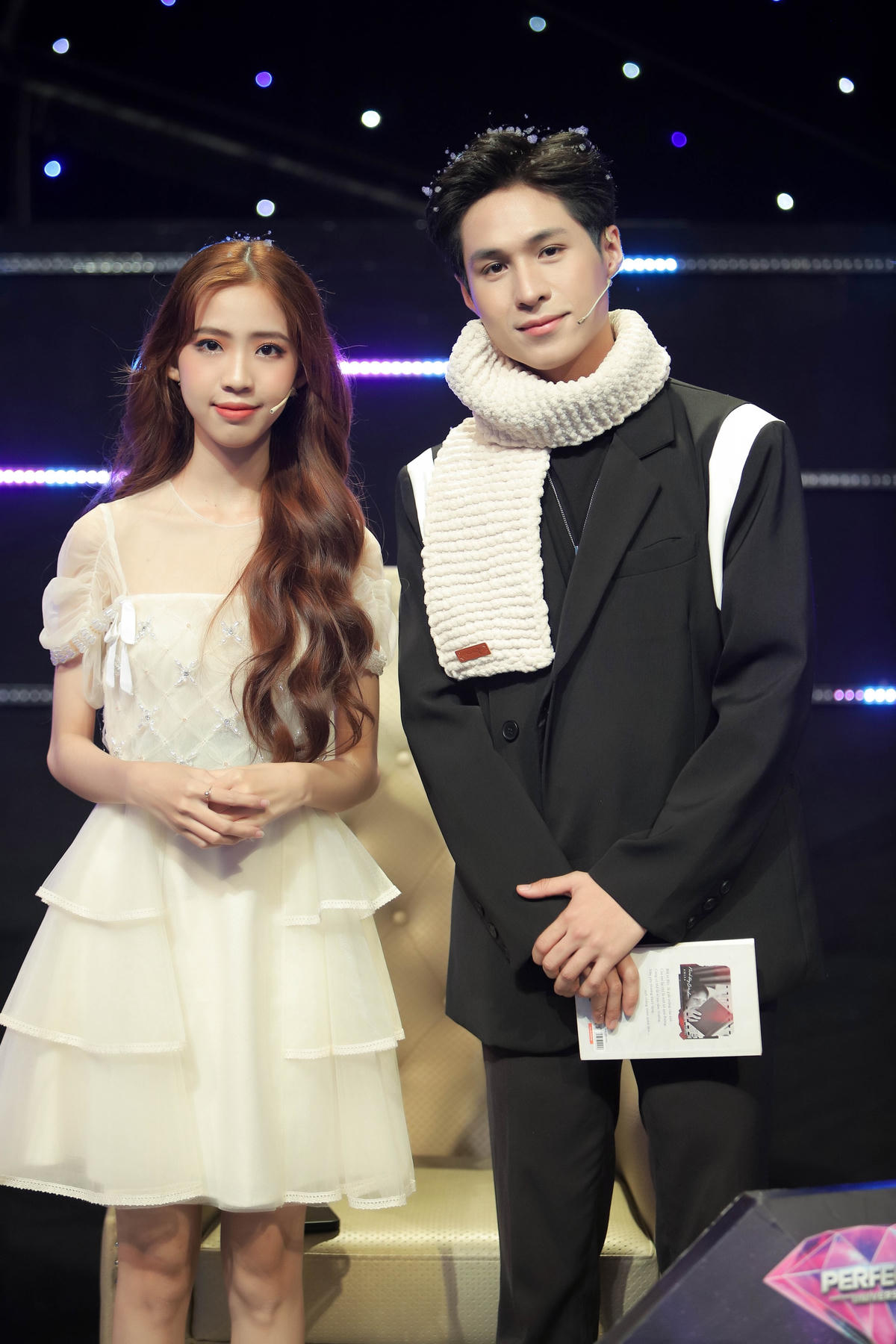 Đứng trước tấm chân tình của Linh Sa, Otis vừa ngại ngùng vừa biết ơn nữ chính.