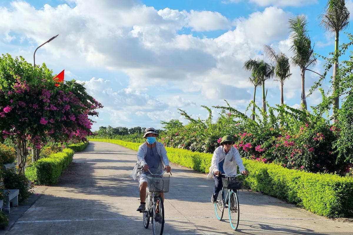 Những con đường thẳng tắp, ngát màu xanh tại xã Khánh Thiện (huyện Yên Khánh).