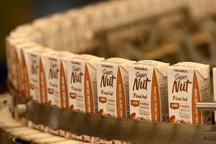 Thương hiệu sữa Việt Nam đầu tiên có sản phẩm đạt 3 sao từ giải thưởng Superior Taste Award (Vị ngon thượng hạng)