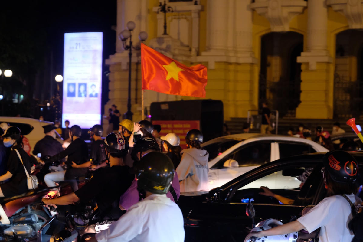 Anh Nguyễn Văn An (29 tuổi) bày tỏ cảm xúc: "Ngày hôm nay chúng tôi rất vui sướng vì đội tuyển bóng đá nữ Việt Nam đã giành huy chương vàng SEA Games 31".