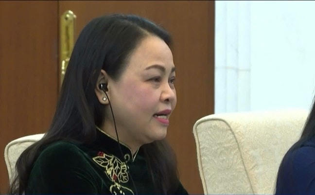 Phó Chủ tịch - Tổng Thư ký Nguyễn Thị Thu Hà trân trọng cảm ơn những ý kiến chân thành, sâu sắc của đồng chí Vương Hộ Ninh.