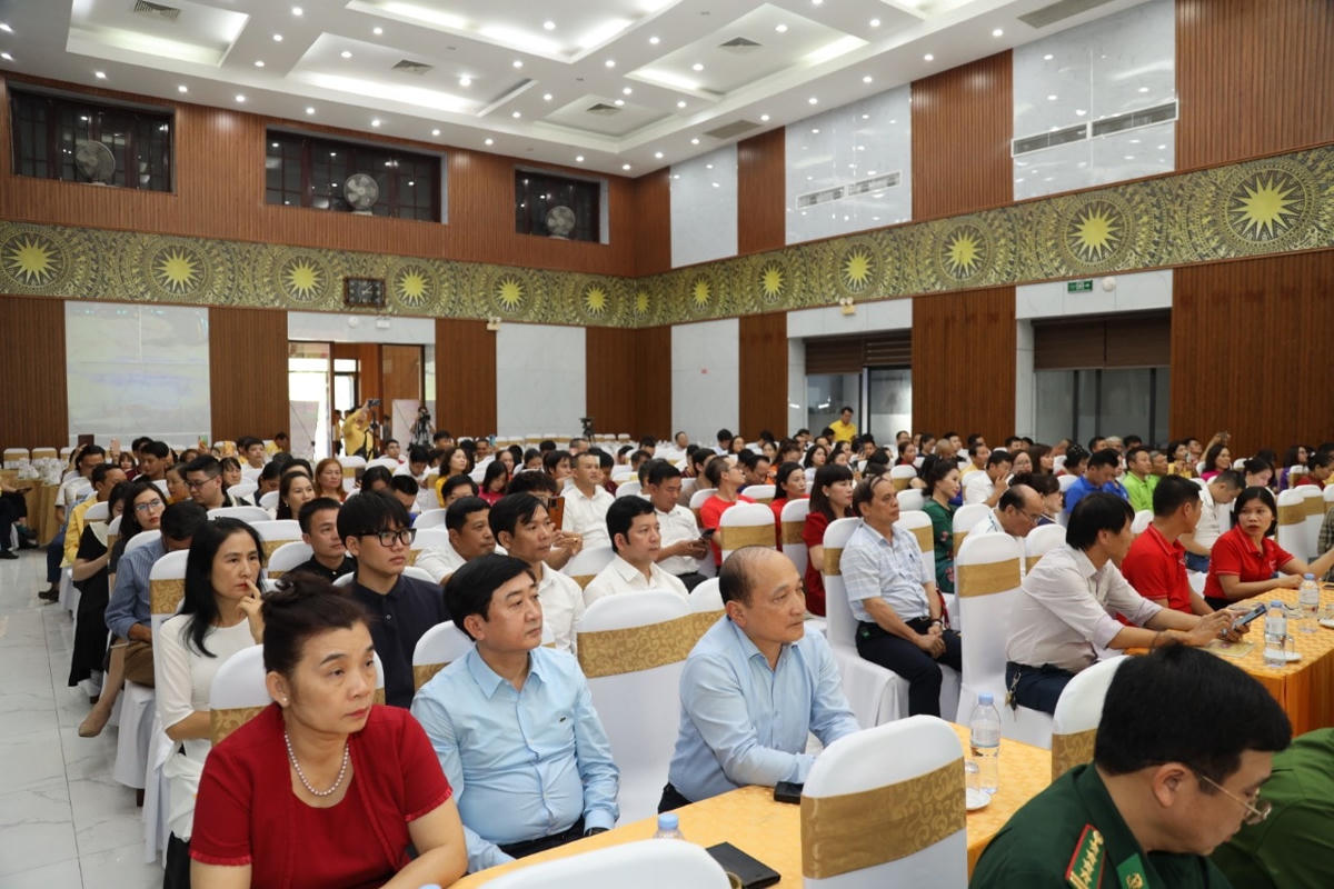 Hơn 180 tập thể, cá nhân, nhóm thiện nguyện tham dự chương trình gặp mặt, tri ân của MTTQ tỉnh Nghệ An giai đoạn 2021-2023. Ảnh Điền Bắc