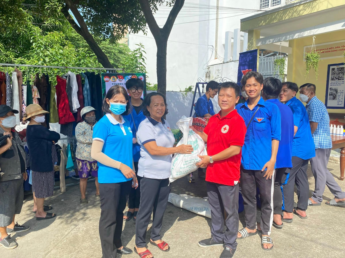 Nhờ hoạt động tích cực của mặt trận cơ sở, cuộc vận động được người dân hưởng ứng tham gia sôi nổi (Ảnh: Thanh Bình).