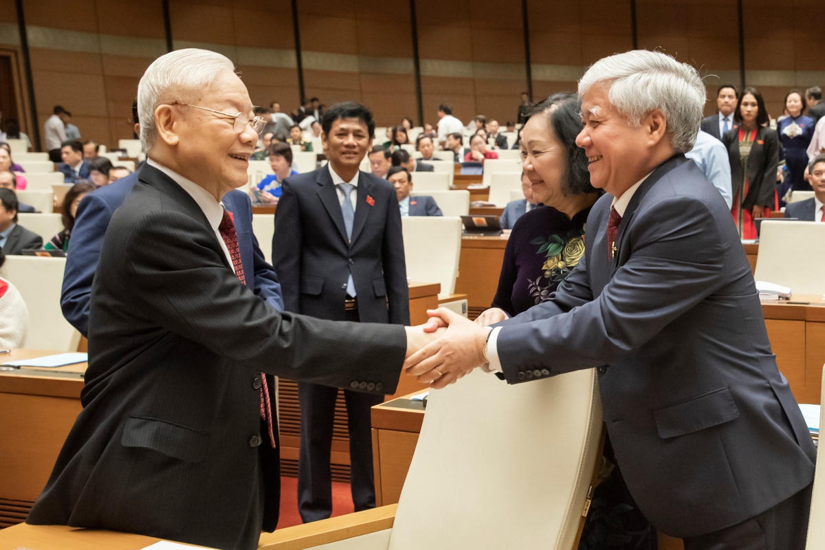 Tổng Bí thư Nguyễn Phú Trọng và Chủ tịch UBTƯ MTTQ Việt Nam đến tham dự kỳ họp (Ảnh: Quang Vinh)