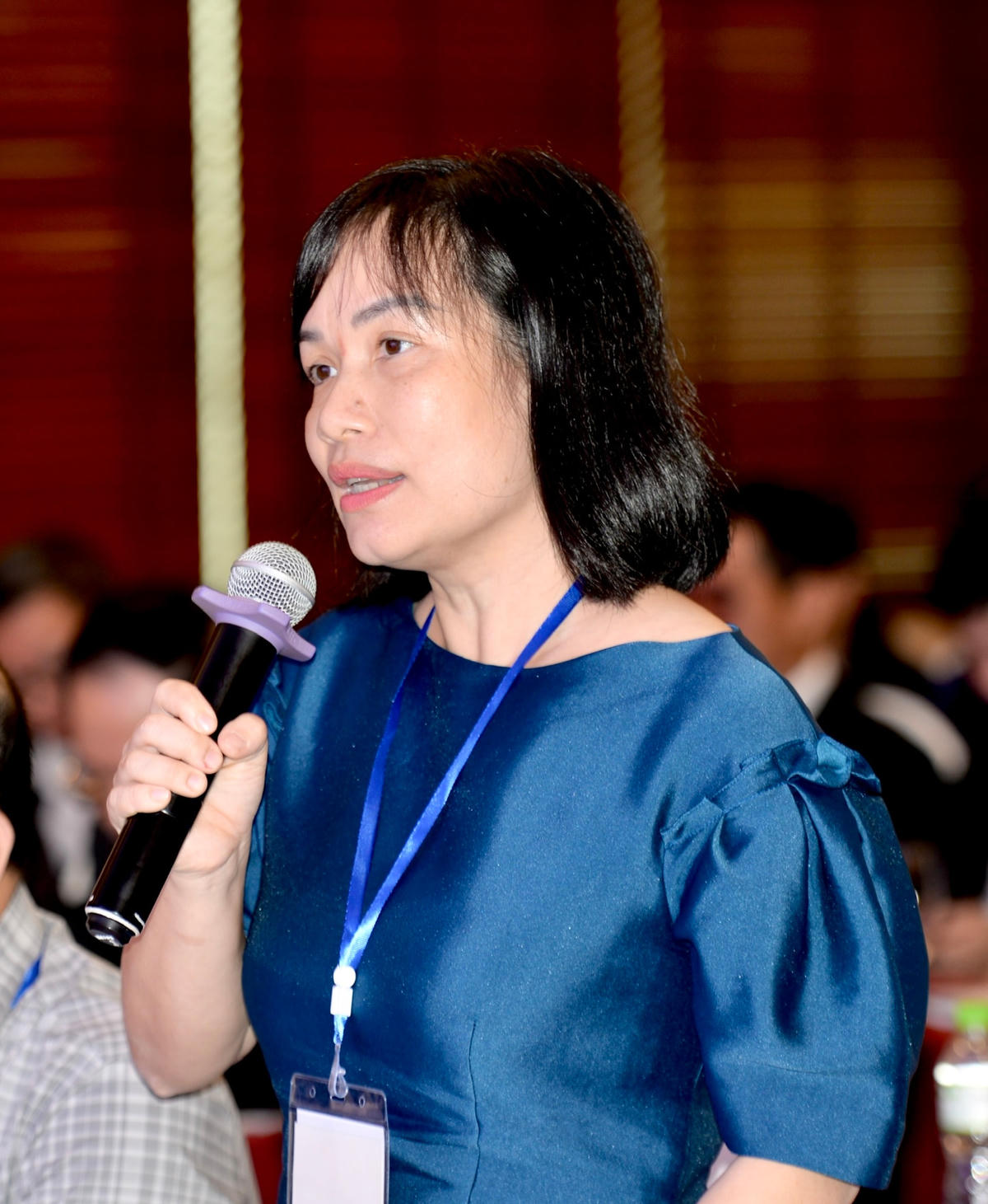 Bà Vũ Thị Hồng Quyên, Giám đốc Chi nhánh Công ty TNHH MTV Dịch vụ lữ hành Saigontourist tại Quảng Ninh phát biểu tại Hội nghị.