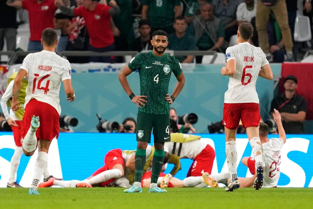 Saudi Arabia gục ngã trước Ba Lan trong ngày Lewandowski tỏa sáng (Ảnh: AP).