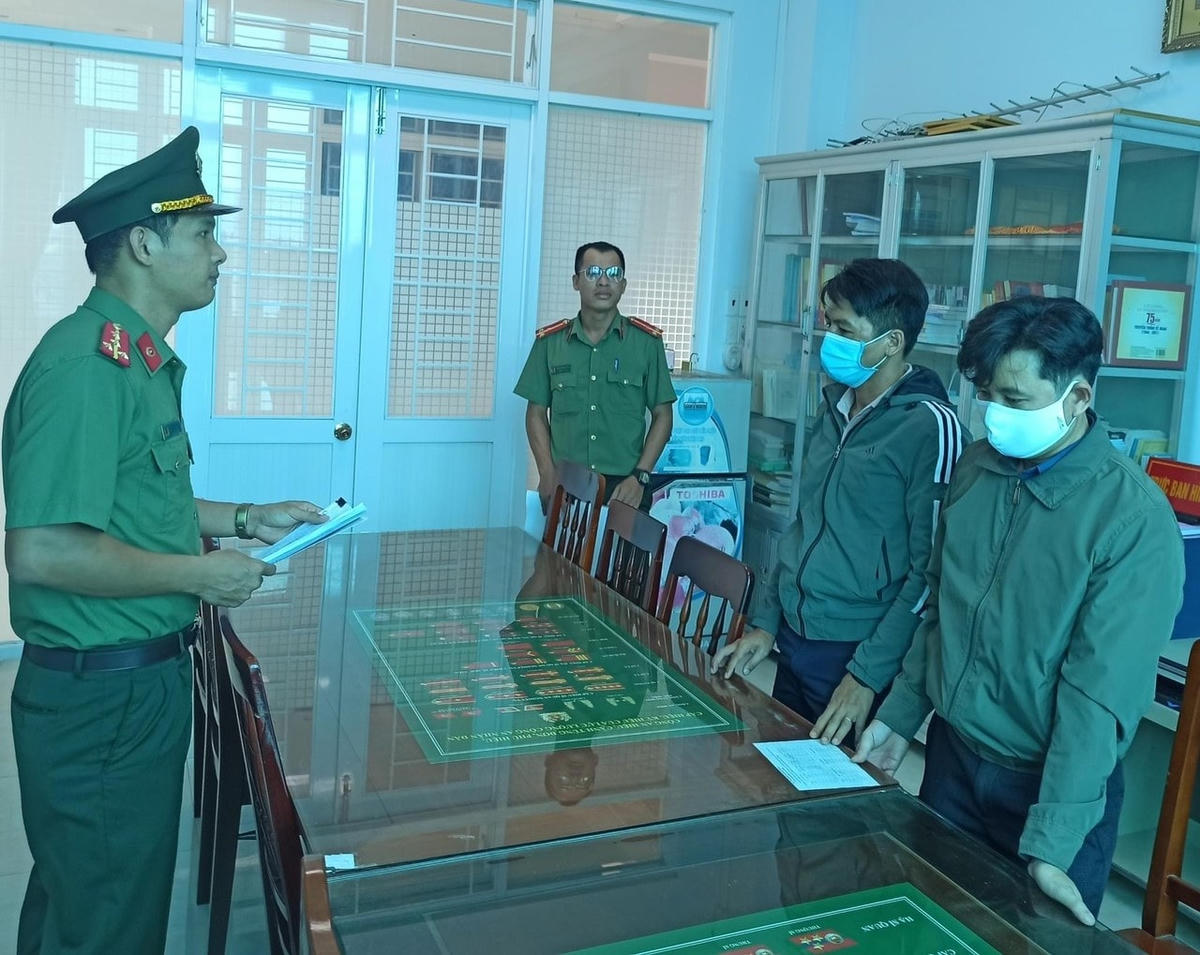 2 đối tượng Lâm và Dương tại cơ quan điều tra. 