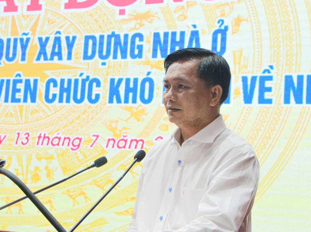 Ông Trần Văn Lâu, Chủ tịch UBND tỉnh Sóc Trăng phát biểu tại buổi lễ. 