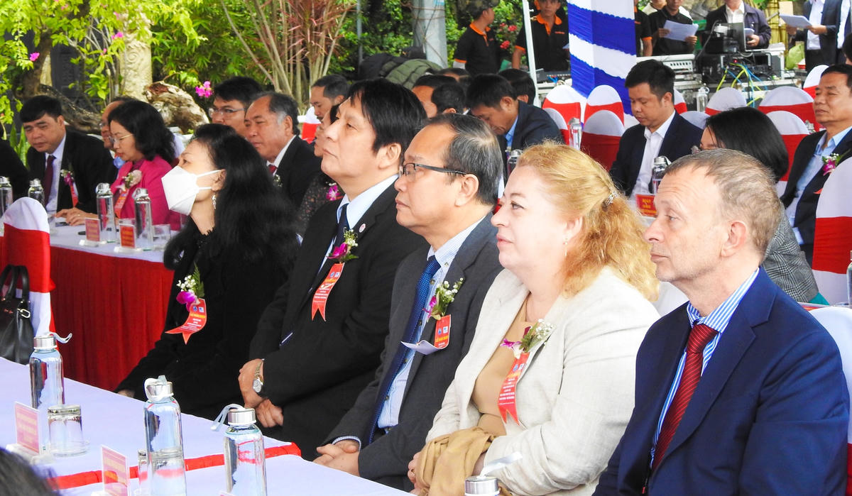 Buổi lễ có sự hiện diện của đại diện các cơ quan ngoại giao, lãnh đạo TP Đà Nẵng và các chuyên gia, nhà nghiên cứu lịch sử, văn hóa. Ảnh Thanh Tùng.