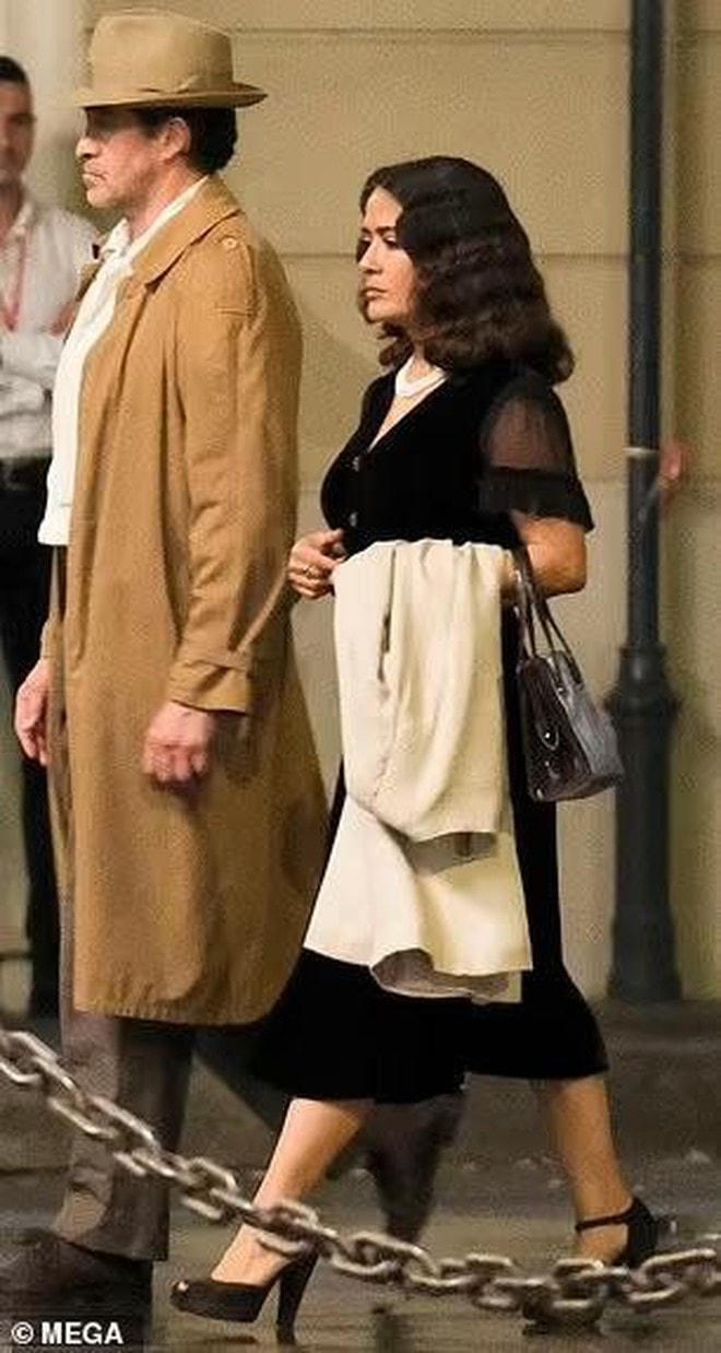 Angelina Jolie thuê hai con trai Maddox và Pax Thiên làm việc cho mình