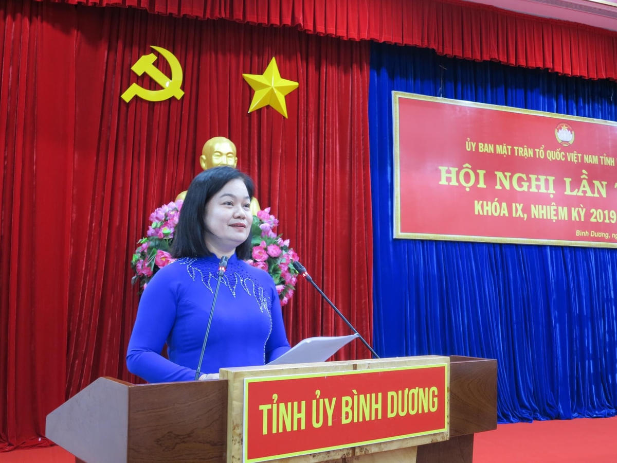 Bà Nguyễn Thị Mỹ Hằng phát biểu nhận nhiệm vụ mới.