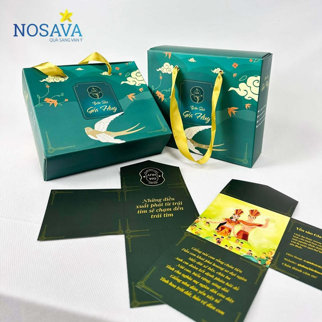 Hộp bao bì gấp độc đáo: Một số hộp bao bì được thiết kế với cơ chế gấp tinh vi, cho phép mở và đóng một cách tiện lợi và độc đáo. Điều này không chỉ tạo ra trải nghiệm thú vị cho người dùng mà còn bảo vệ sản phẩm một cách an toàn và bền bỉ.