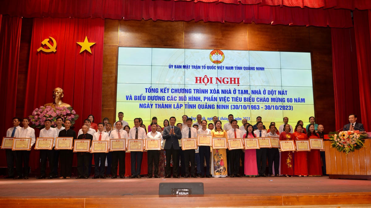 55 tập thể có thành tích xuất sắc trong triển khai, thực hiện các mô hình, phần việc tiêu biểu, thực hiện cuộc vận động “Toàn dân đoàn kết xây dựng nông thôn mới, đô thị văn minh”, chào mừng kỷ niệm 60 năm Ngày thành lập tỉnh được nhận Bằng khen của Ủy ban MTTQ Việt Nam tỉnh Quảng Ninh.