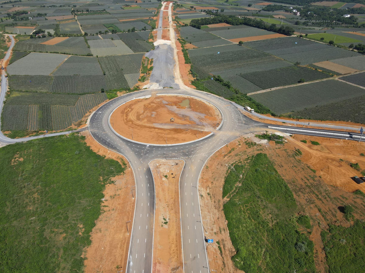 Tỉnh Ninh Bình đang quyết liệt chỉ đạo các sở ngành, địa phương, đơn vị được giao chủ đầu tư dự án và nhà thầu thi công phấn đấu sẽ thông xe kỹ thuật trên toàn tuyến trong năm 2023.  