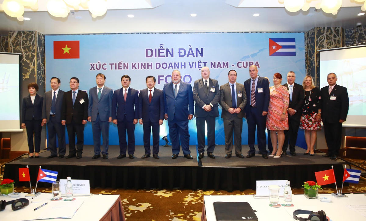 Phó Thủ tướng Lê Minh Khái, Thủ tướng nước Cộng hòa Cuba Manuel Marreno Cruz cùng các đại biểu tham dự Diễn đàn.