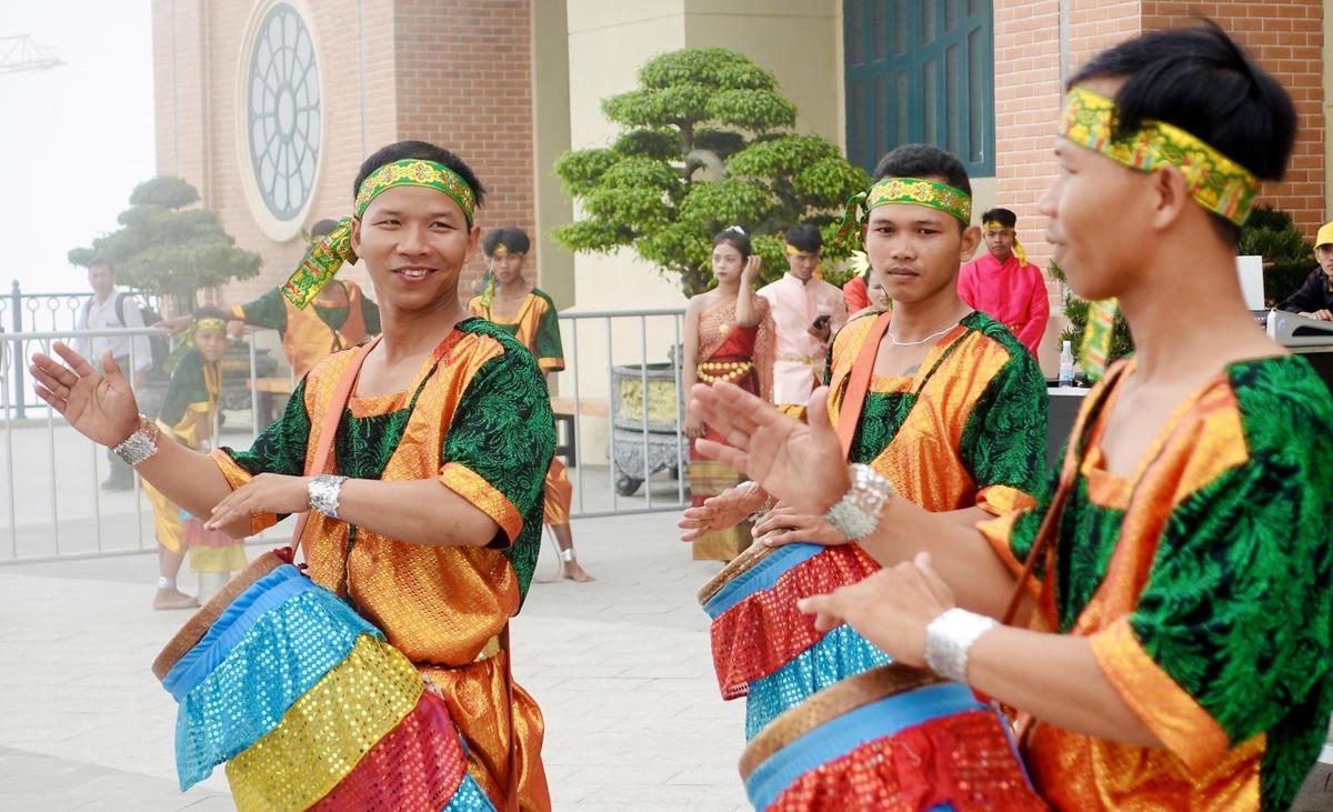 Nhiều di sản văn hoá phi vật thể được tái hiện độc đáo trên núi Bà Đen vào tháng 4