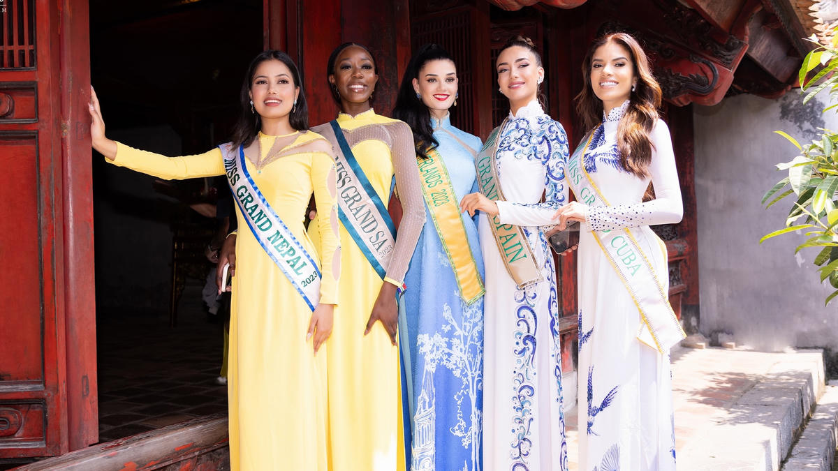 Miss Grand Philippines thích thú chia sẻ cô mong cầu về chiếc vương miện của cuộc thi này. Trong khi đó, Miss Grand Canada chia sẻ: “Tôi cảm thấy rất tuyệt vời và may mắn khi có cơ hội tìm hiểu thêm nhiều về lịch sử, văn hóa Việt Nam. Tôi đã thử ăn cơm Việt Nam, ban đầu có khó khăn khi cầm đũa nhưng tôi cũng đã học được một chút. Tôi từng ăn Phở ở Canada nhưng rất muốn thử nó ở Việt Nam”.