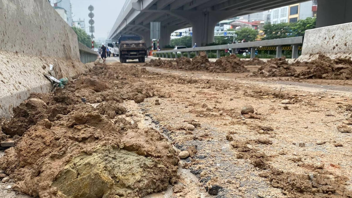 Dự kiến đến đầu giờ chiều, các phương tiện mới có thể tiếp tục di chuyển qua ram lên xuống này.