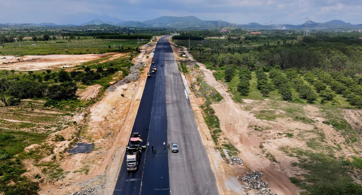 Tuyến cao tốc Dầu Giây-Phan Thiết chuẩn bị hoàn thành.
