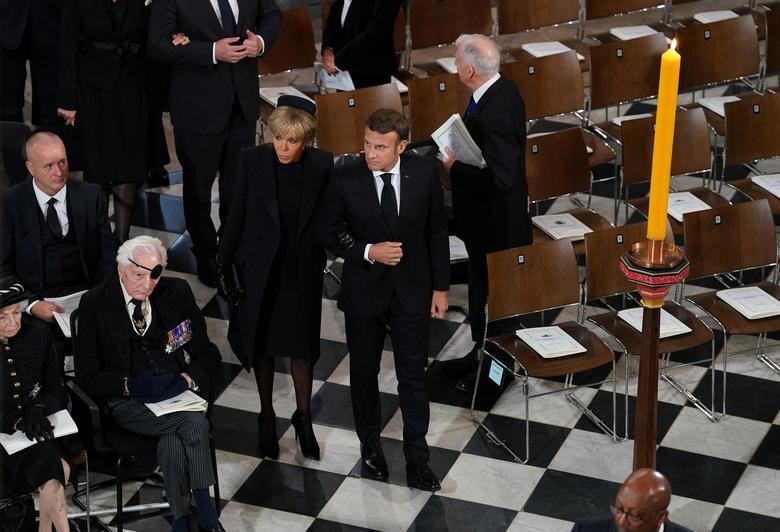 Tổng thống Pháp Emmanuel Macron và Đệ nhất Phu nhân Brigitte tại Tu viện Westminster.