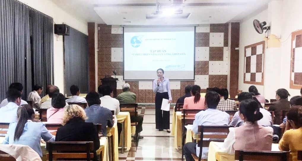Hội LHPN tỉnh tổ chức lớp tập huấn cho cán bộ Hội, già làng, trưởng thôn và Người có uy tín trong cộng đồng tham gia thực hiện Dự án về lồng ghép giới.