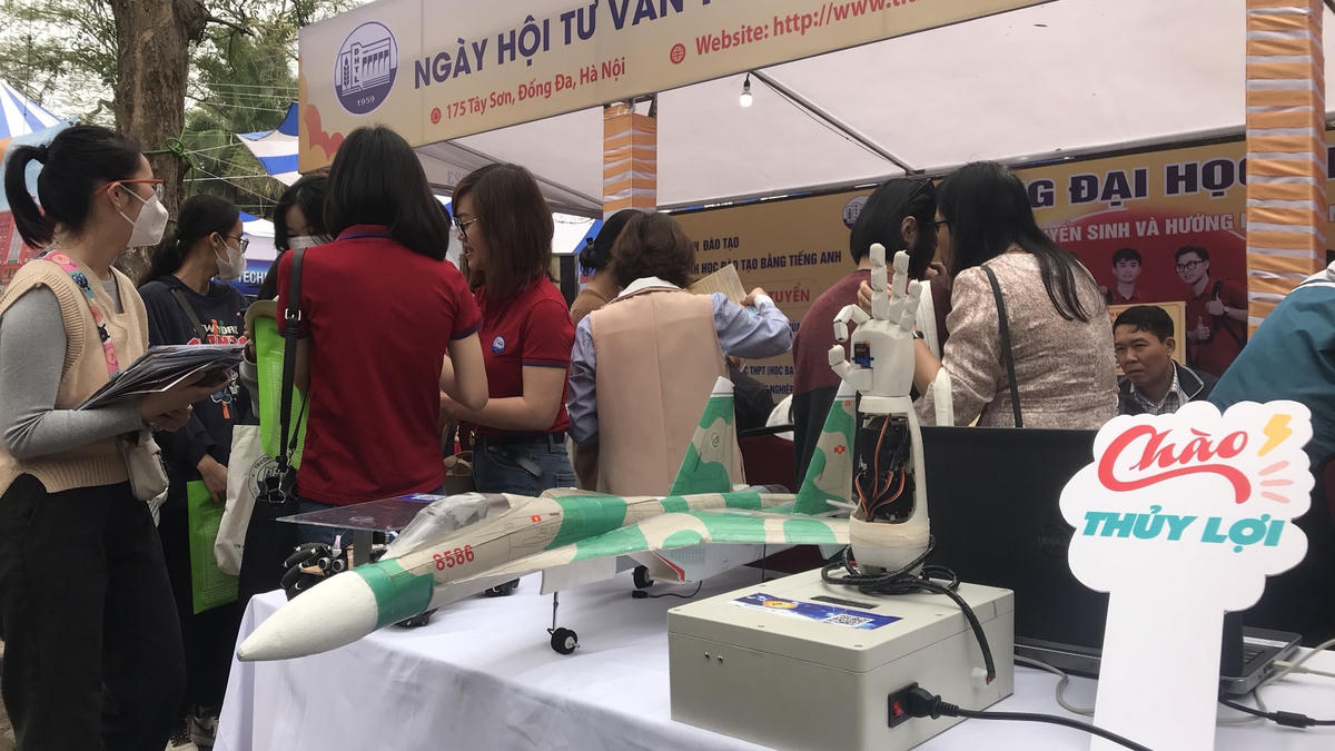 Gian tư vấn của các trường đại học có cái nhìn tổng quan về sự đa dạng của các bậc học, ngành học, môi trường đào tạo… của từng trường.