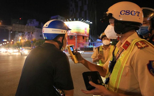 Việc kiểm tra nồng độ cồn sẽ hạn chế được các vụ tai nạn giao thông.