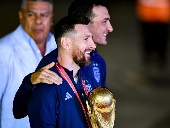 Với 7 bàn thắng cùng 3 kiến tạo, Messi trở thành cầu thủ đầu tiên hai lần đoạt danh hiệu cầu thủ xuất sắc nhất World Cup.