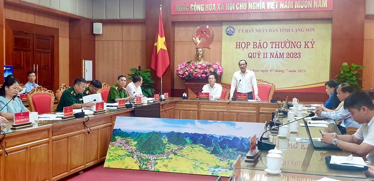 Quang cảnh buổi họp báo.