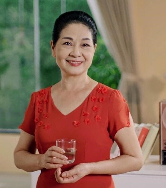 Chuyên trị vai lam lũ, khổ hạnh trên phim, ngoài đời diễn viên 6x khiến nhiều người ngưỡng mộ vì có hôn nhân hạnh phúc. Ảnh: FB. 