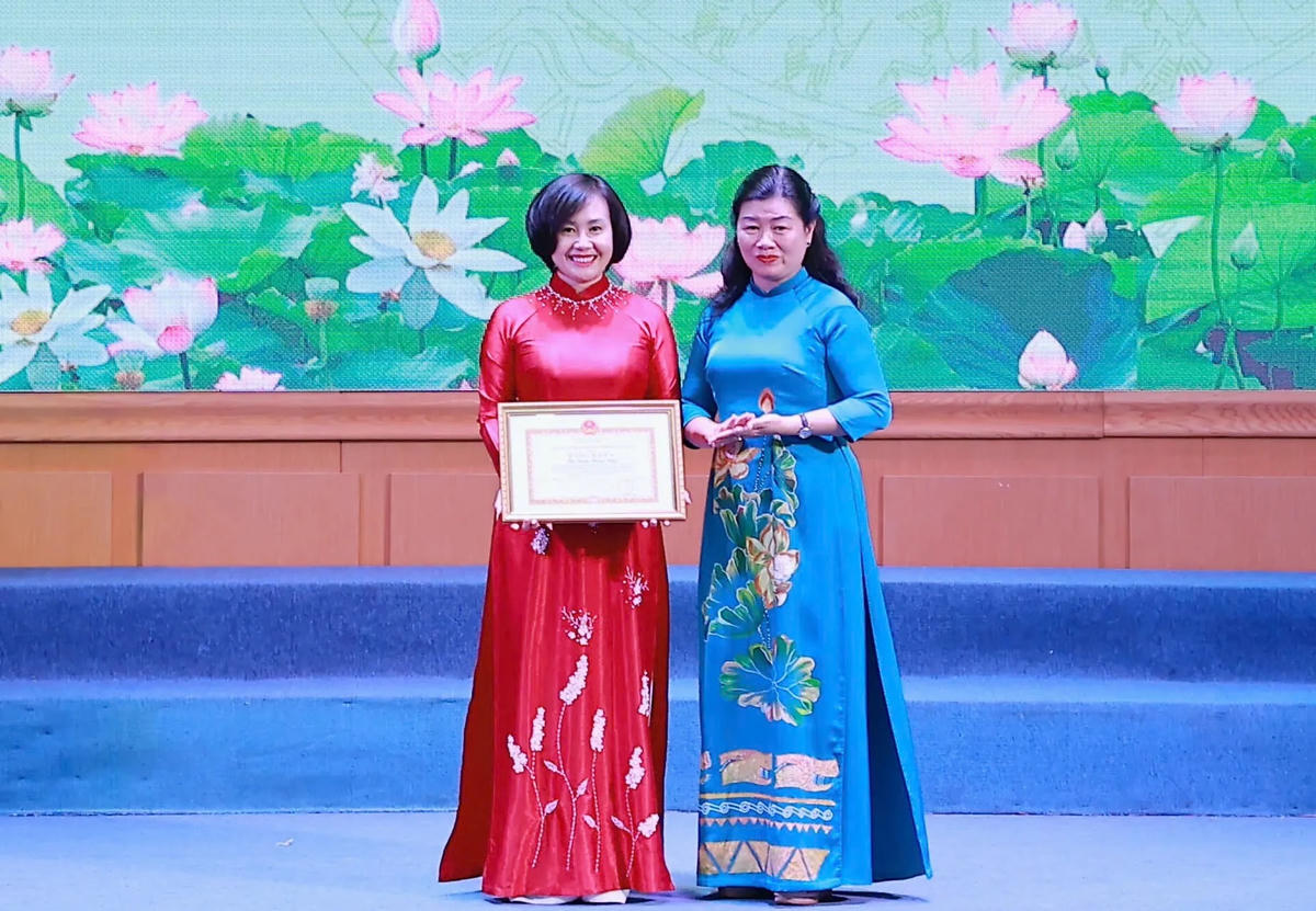 Hình ảnh 7 Các tập thể, cá nhân có thành tích trong năm học 2024-2025 được tặng Bằng khen của UBND TP.