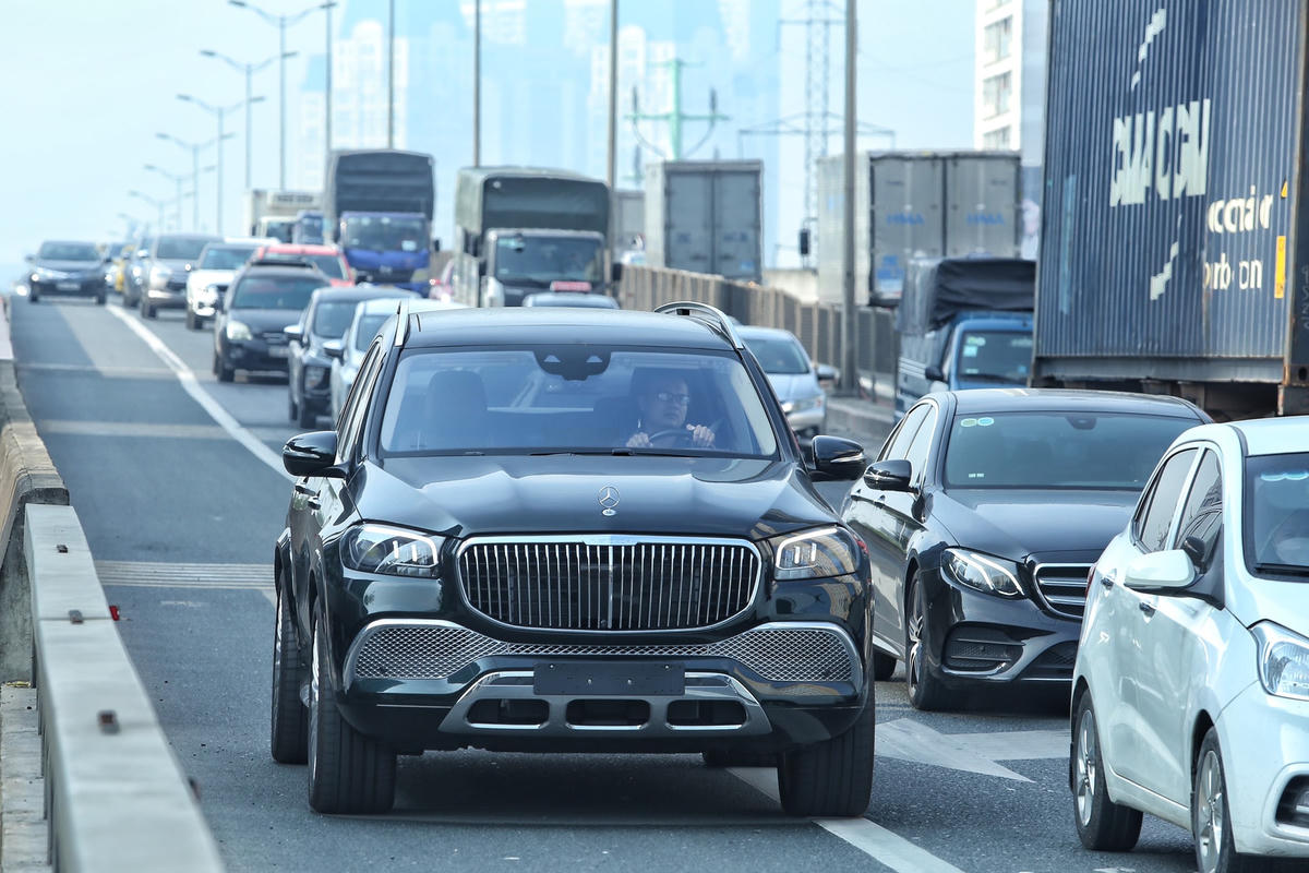 Hà Nội: Nhiều xe đi vào làn dừng khẩn cấp tại vành đai 3 bị xử phạt
