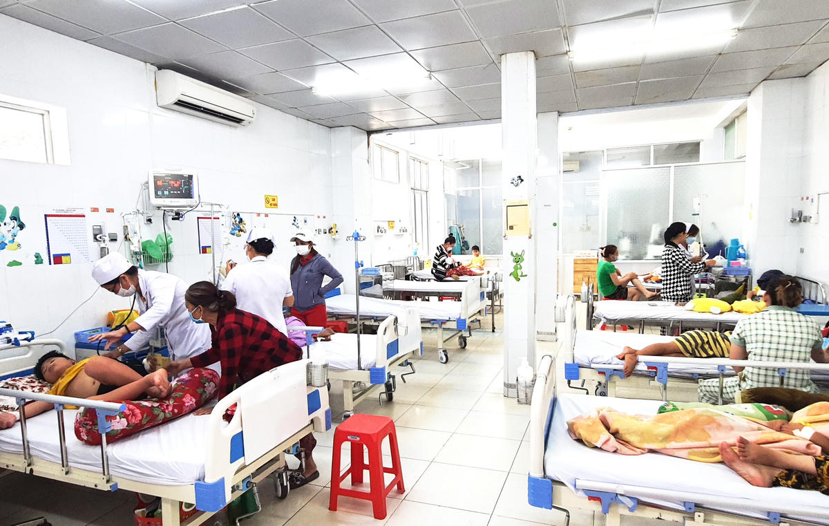 Khoa Nhi Bệnh viện đa khoa tỉnh Bạc Liêu tiếp nhận nhiều trường hợp mắc sốt xuất huyết.