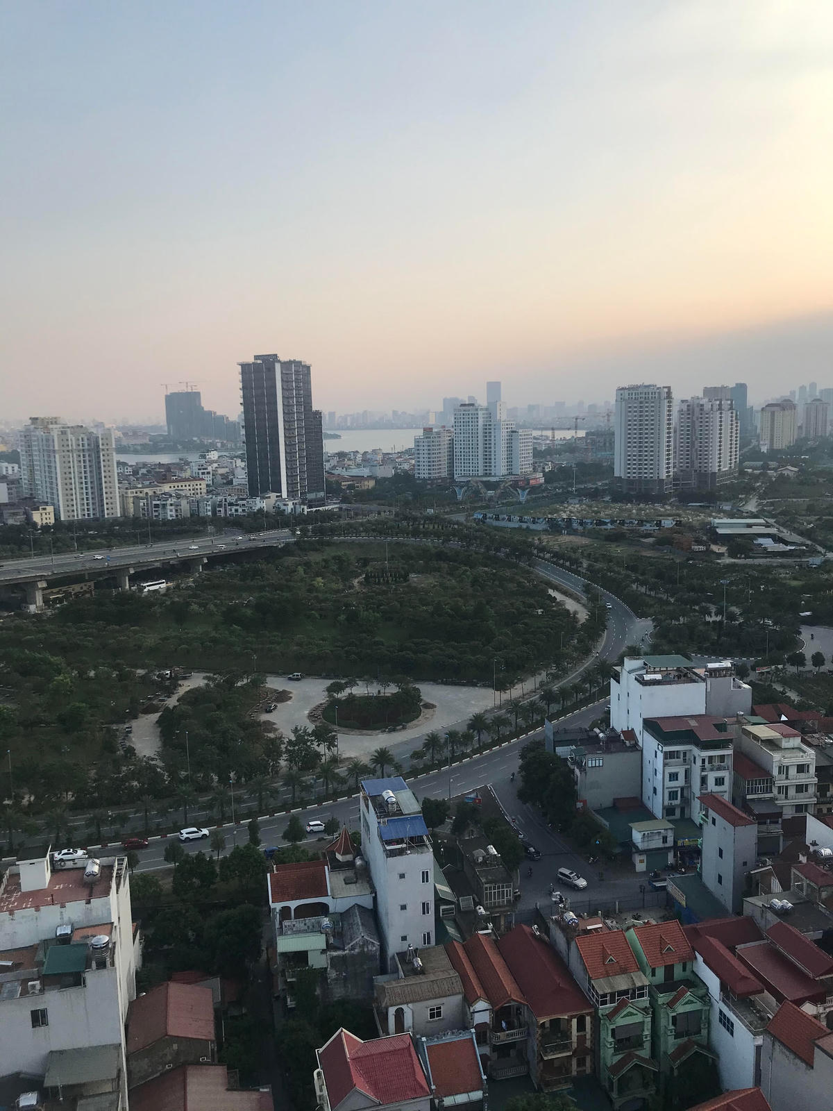 Thị trường bất động sản cuối năm dự báo ít có biến động. Ảnh: Việt Khánh.  