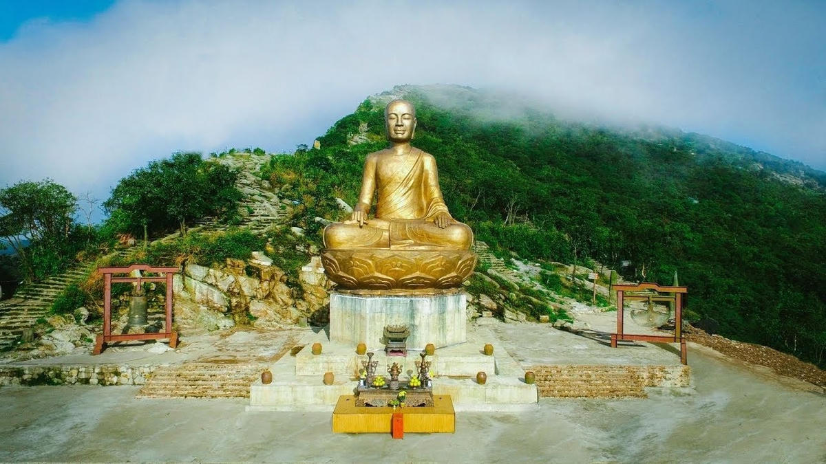 Tượng Phật hoàng Trần Nhân Tông. Ảnh: Phatgiao.org.vn.