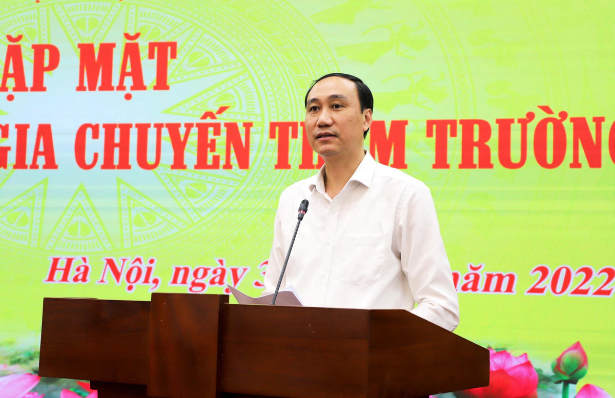 Phó Chủ tịch Phùng Khánh Tài phát biểu tại buổi gặp mặt.