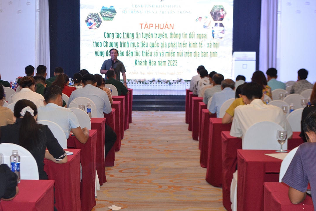 Quang cảnh buôi tập huấn.