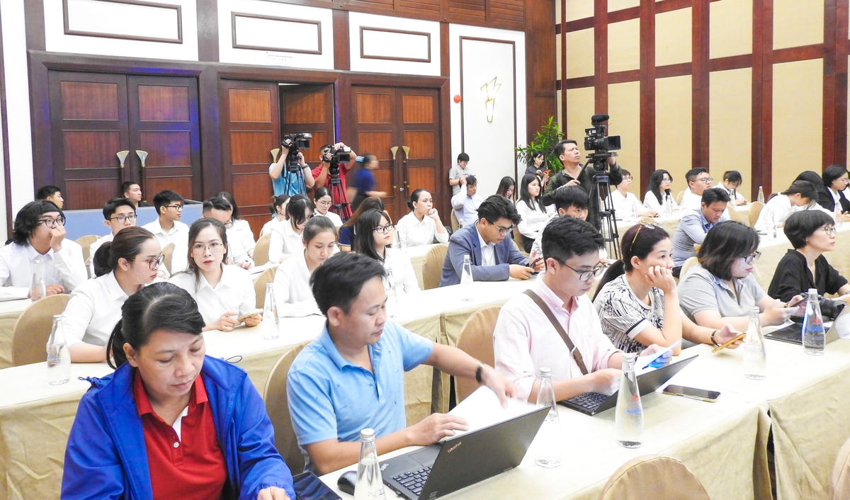 Đông đảo phóng viên các cơ quan báo chí dự buổi họp báo. Ảnh: Thanh Tùng.