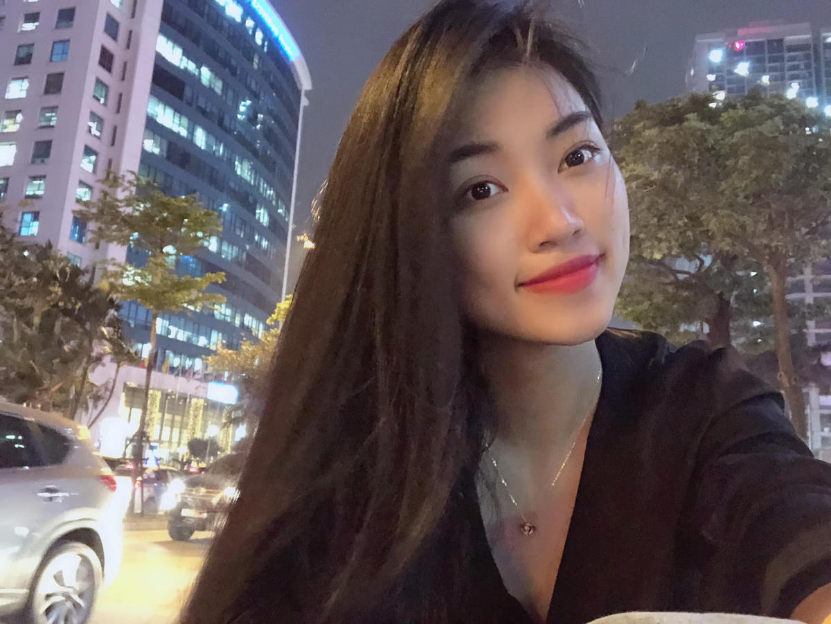 Sau đăng quang, loạt ảnh đời thường của người đẹp nhanh chóng "gây sốt" và thu hút sự quan tâm của công chúng. 