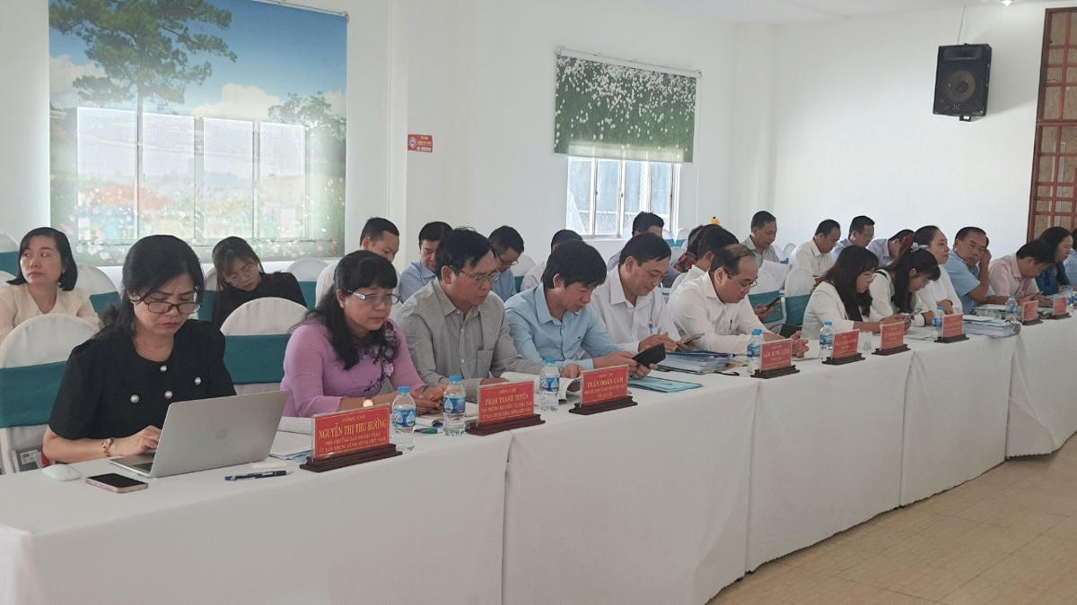 Đại biểu tham dự buổi toà đàm.