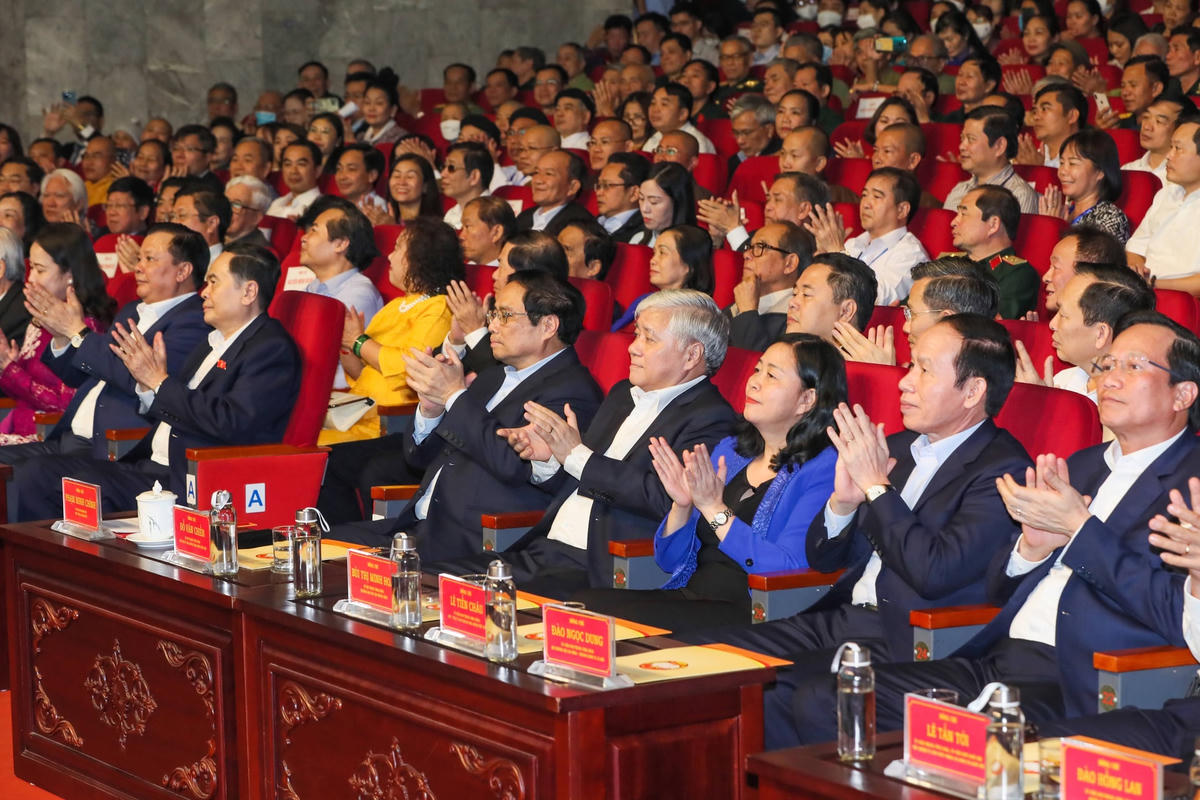 Các vị lãnh đạo Đảng, Nhà nước, MTTQ Việt Nam tham dự chương trình. Ảnh: Quang Vinh.