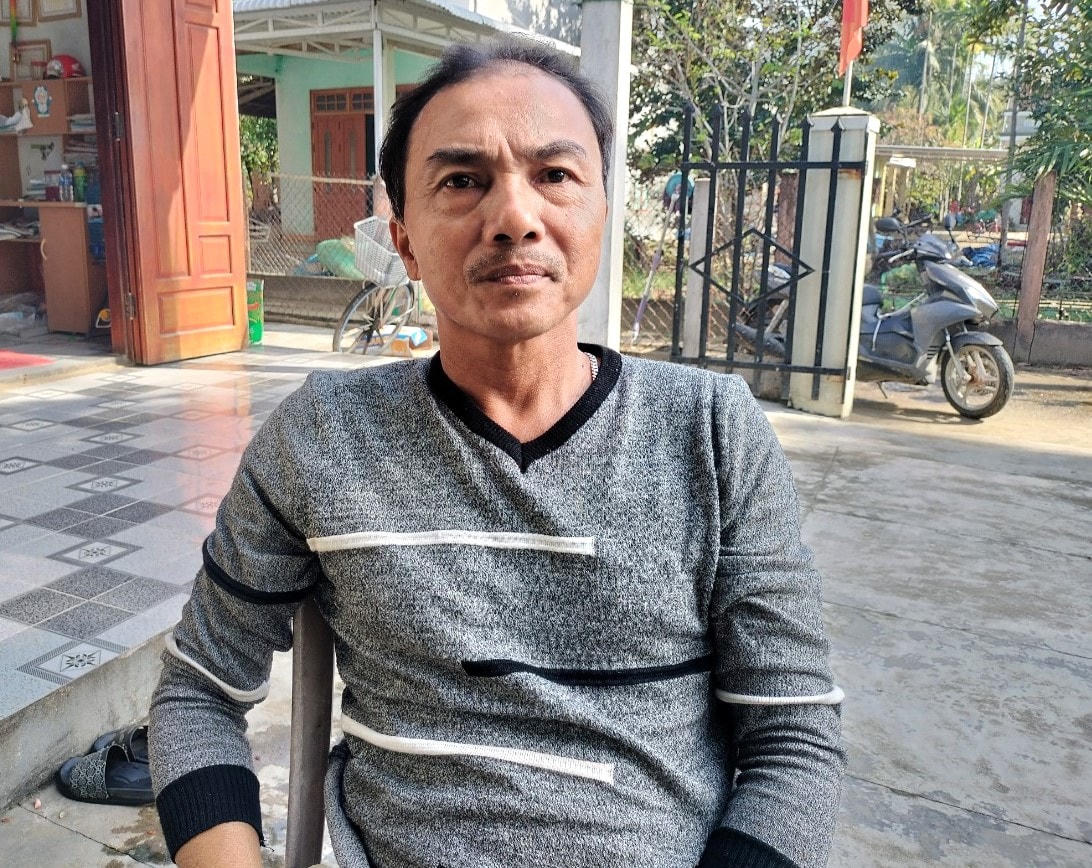 Ngư dân Ngô Văn Thảo chia sẻ về nghề lặn bắt tôm nhí.