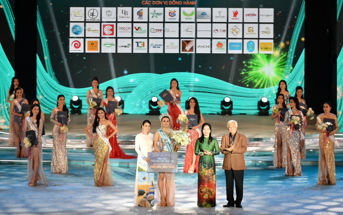 Người đẹp Đinh Như Phương đến từ Quảng Bình đăng quang ngôi vị Hoa hậu Biển đảo Việt Nam 2022.
