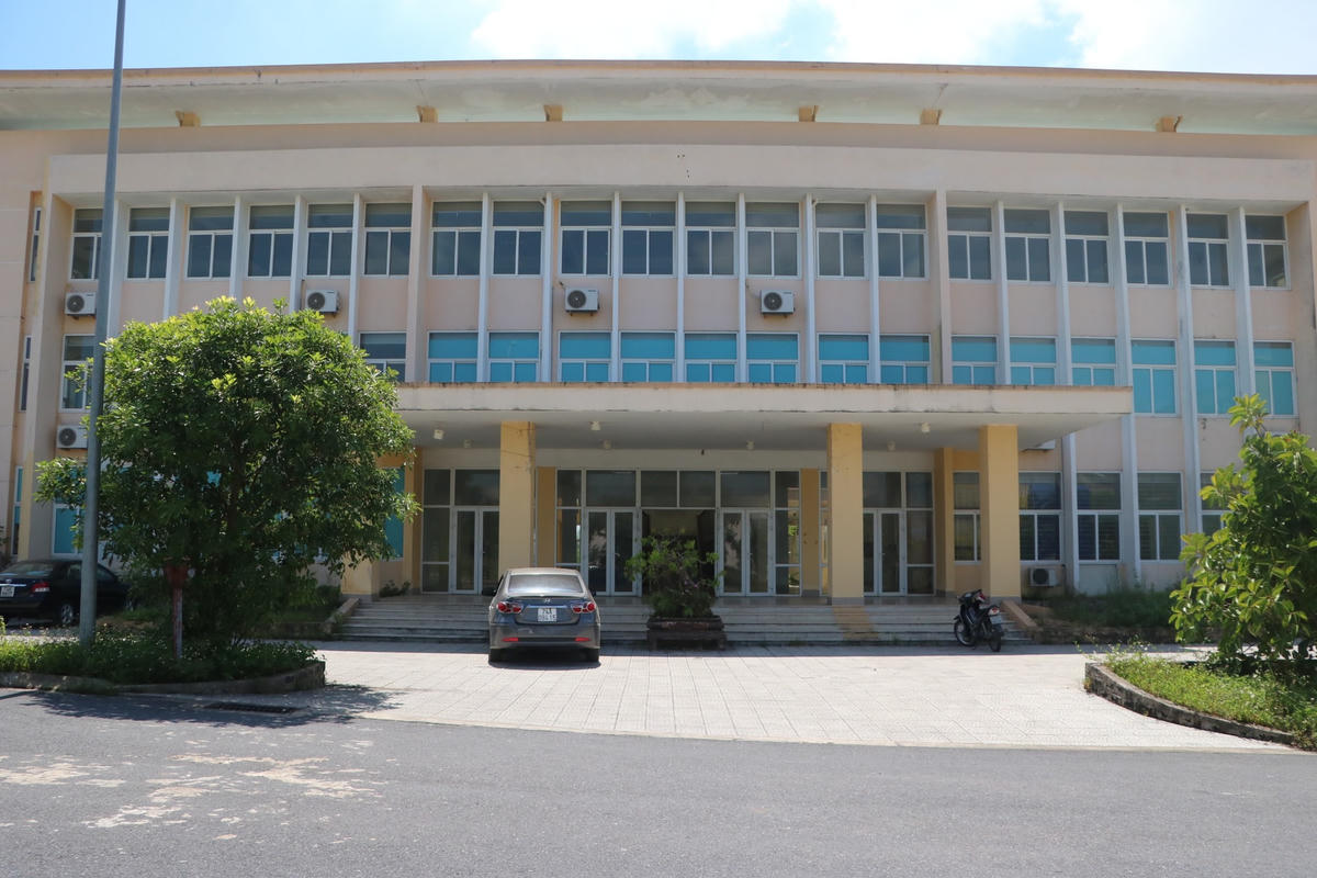 Phân hiệu gồm 2 cơ sở, trong đó, cơ sở 1 có địa chỉ tại đường Điện Biên Phủ, phường Đông Lương, TP Đông Hà.