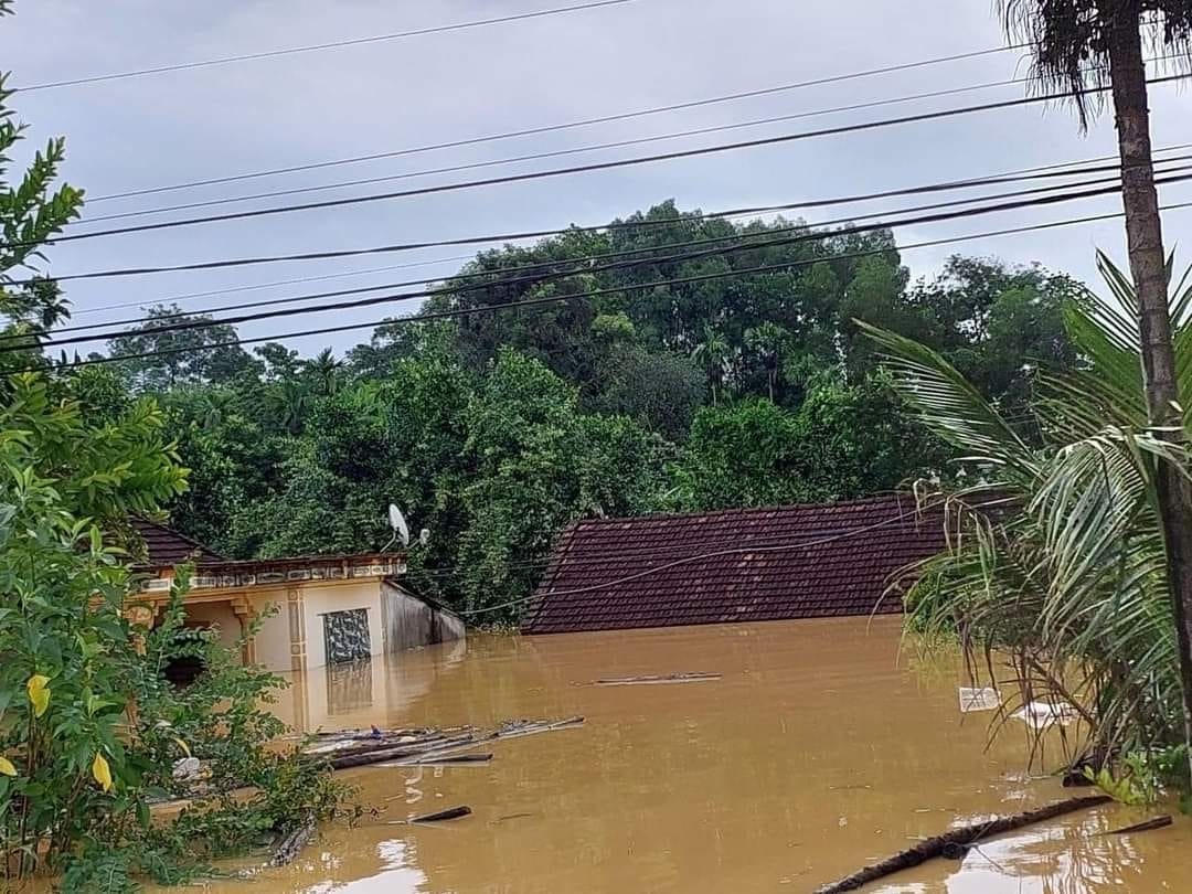 Nghệ An: Khẩn trương vá đê lúc nửa đêm