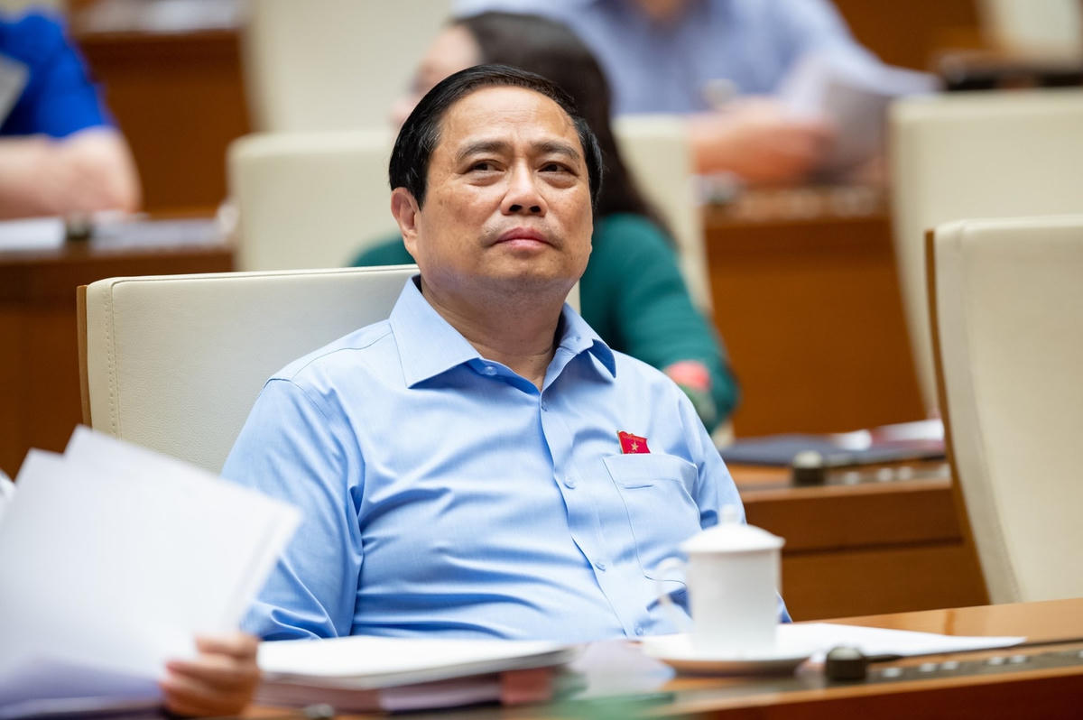 Thủ tướng Chính phủ Phạm Minh Chính tới dự phiên thảo luận, nghe các ĐBQH phát biểu (Ảnh: Quang Vinh)