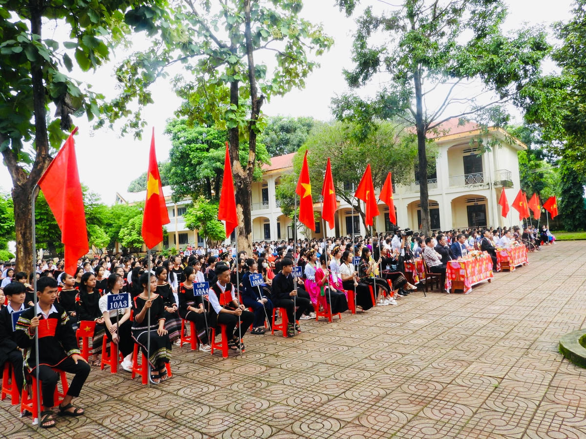 [ẢNH] Rộn ràng khai giảng ở ngôi trường đông học sinh dân tộc thiểu số nhất tỉnh Đắk Lắk