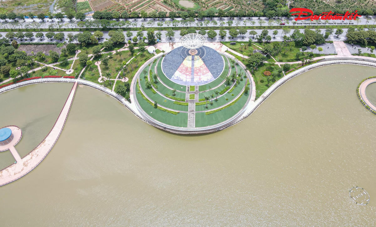 Theo tìm hiểu, dự án công viên Thiên văn học khởi công từ năm 2017, với tổng vốn đầu tư 260 tỷ đồng do một tập đoàn khởi công, xây dựng. Đến năm 2020 công trình cơ bản hoàn thành, nhưng đến nay công viên vẫn chưa một lần mở cửa, dần trở nên hoang phế.