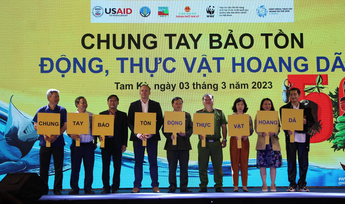Các đại biểu gửi thông điệp chung tay bảo vệ động bật hoang dã.